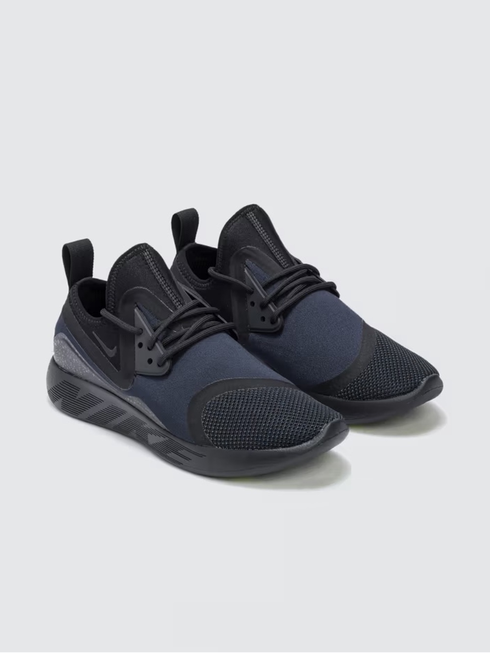 Nike Lunarcharge Essential women's sneakers